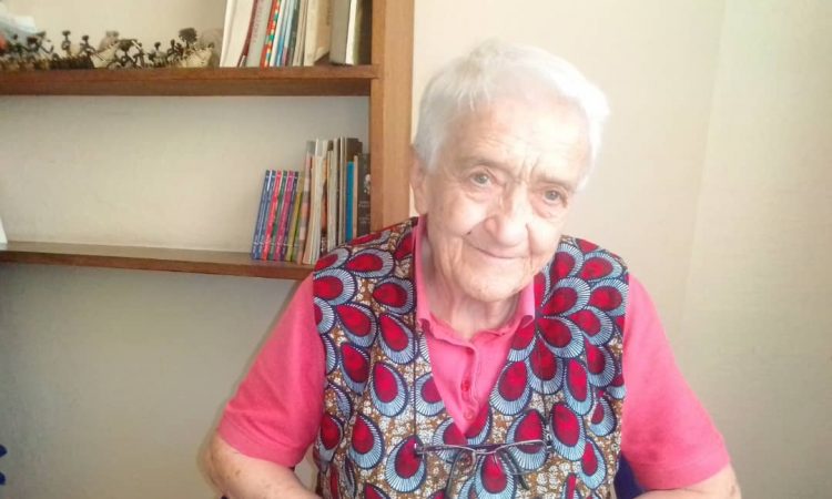 MARIA Maçon une vieille au service des personnes de troisième âge au Sud-Kivu