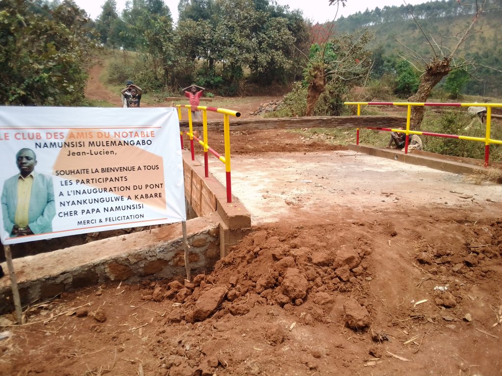 Photo prise lors de l'inauguration du pont Nyakungulwe, Photo de Bernardin Mata.