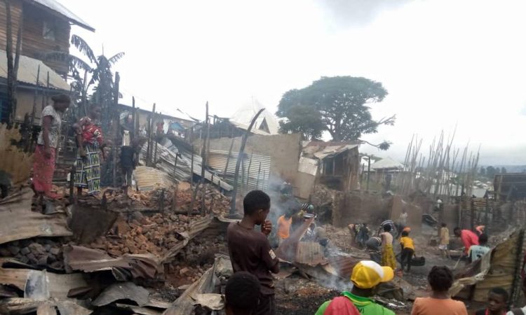 Un mort et des maisons parties en fumées à Hewa Bora, la population lance un cri d'alarme