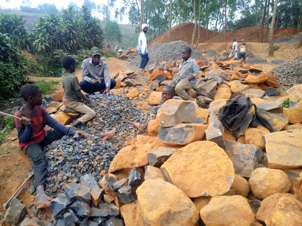 Exploitation des enfants mineurs dans des carrières à Kabare Ph.Deboutrdc