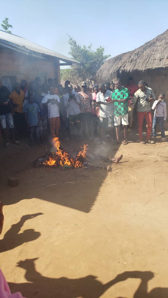 Maniema-RDC, un voleur armé "brulé mort" à Salamabila le 30 janvier 2023. Photo crédit société civile locale
