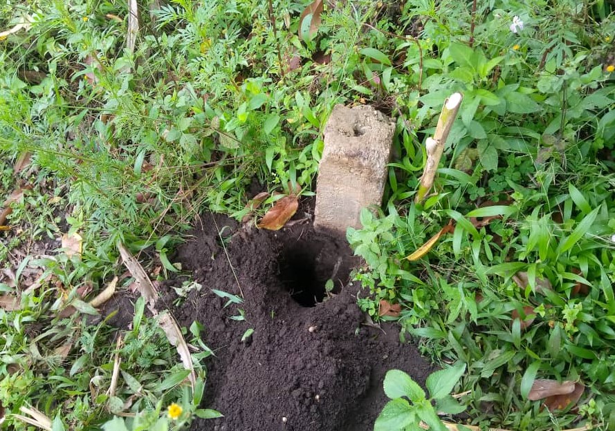 Borne placée dans la concession de l'INERA-MULUNGU dans sa partie dite spoliée. Photo crédit deboutrdc.net_février 2023