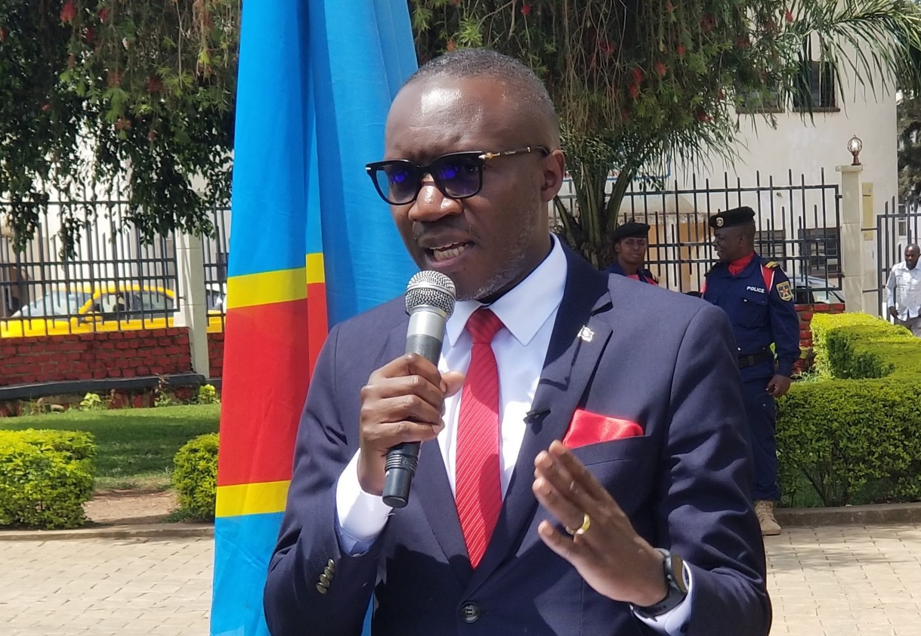 Marc Malago, Gouverneur a.i de la province du Sud-Kivu tenant un point de presse au gouvernorat le 6 mars 2023. Photo crédit DEBOUT RDC