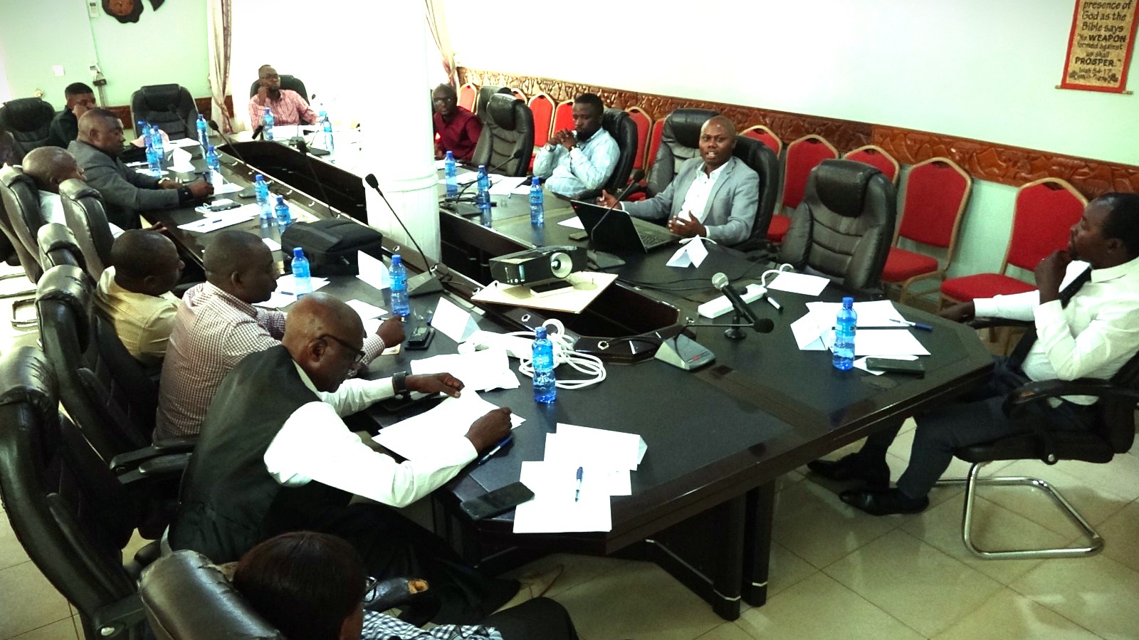 Dialogue interactif sur la protection des DDH. Rencontre entre autorités provinciales et DDH au Sud-Kivu ce 31 mai 2023 à l'Hôtel Exodus. Photo©deboutrdc