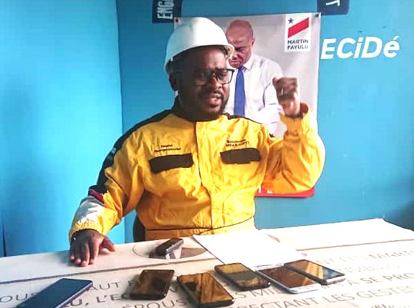 Baudoin Mparanyi s'adressant à la presse du Sud-Kivu _5 octobre 2023_ photo crédit Anne-Marie deboutrdc.net