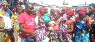 femme allaitante, photo créditUne photo sur la situation dand les camps de déplacés