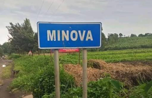 Pancarte à l'entrée de Minova Phoro crédit